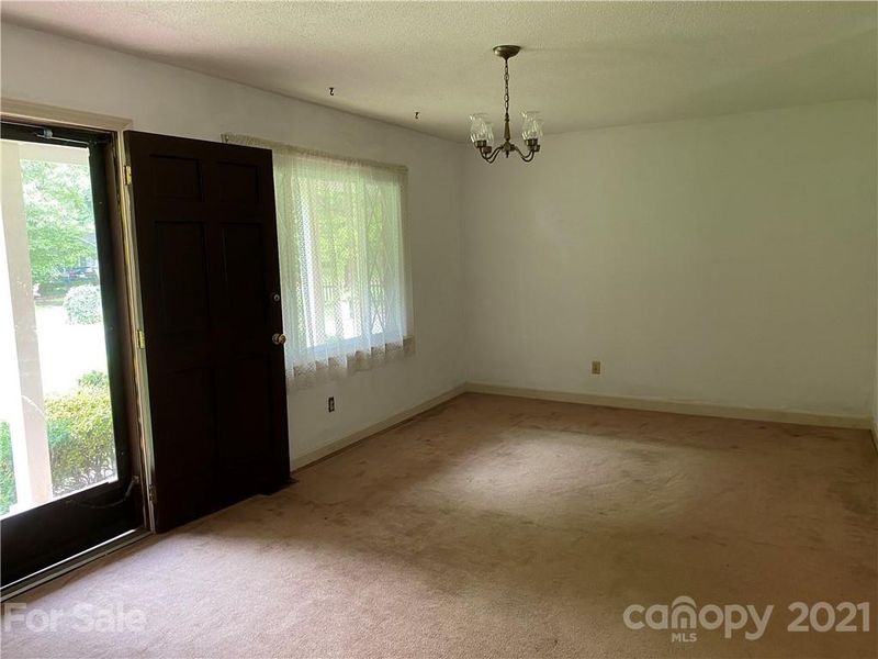 8800 Holiday Dr, Charlotte, NC 28215
