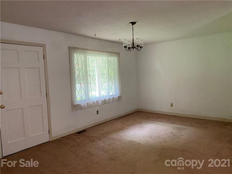 8800 Holiday Dr, Charlotte, NC 28215