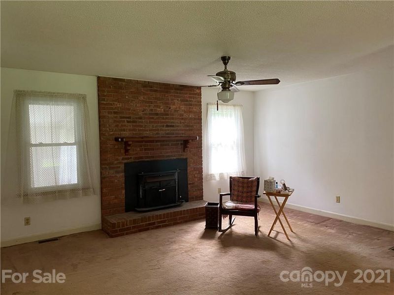 8800 Holiday Dr, Charlotte, NC 28215