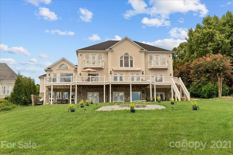 8072 Waterford Dr, Denver, NC 28164