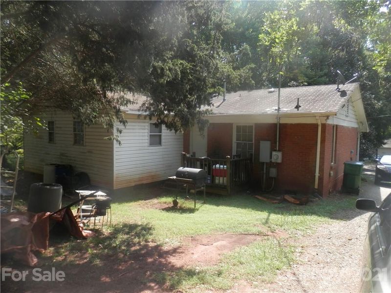 1546 Westdale Dr, Charlotte, NC 28208