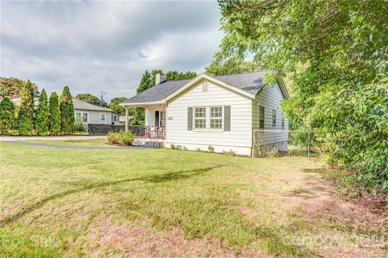 303 Lowell Ave, Cramerton, NC 28032
