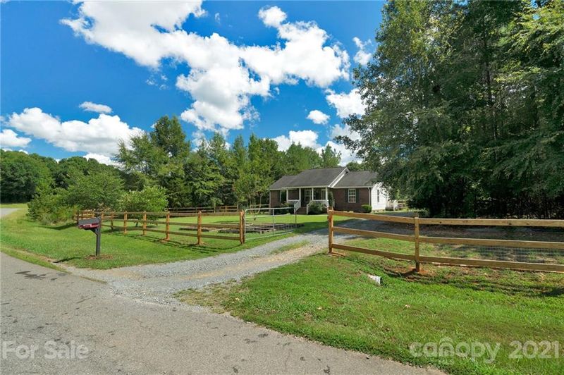 7005 Sparrow Hawk Dr, Waxhaw, NC 28173