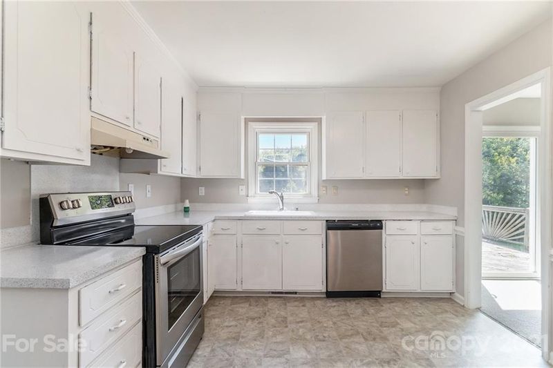 3310 Windrow Ln, Matthews, NC 28105