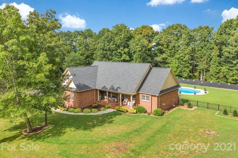 1976 Friendly Ln, Newton, NC 28658