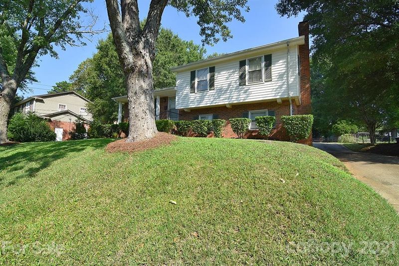5909 Amity Pl, Charlotte, NC 28212