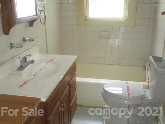 325 24th St, Hickory, NC 28602