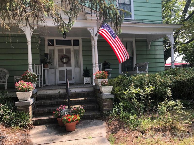 114 N Oak St, Lincolnton, NC 28092