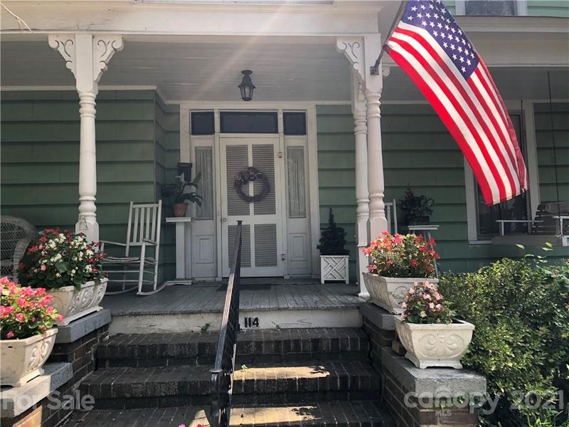 114 N Oak St, Lincolnton, NC 28092