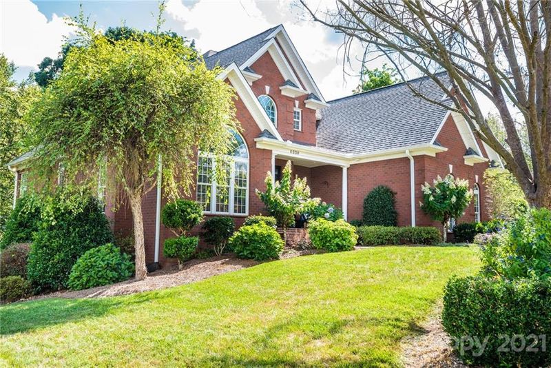6330 Dwayne Starnes Dr, Hickory, NC 28602