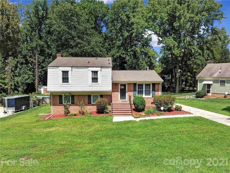 8309 Abercorn Ln, Charlotte, NC 28227