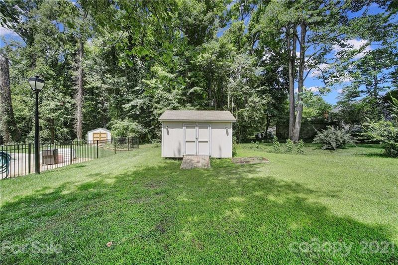 8309 Abercorn Ln, Charlotte, NC 28227