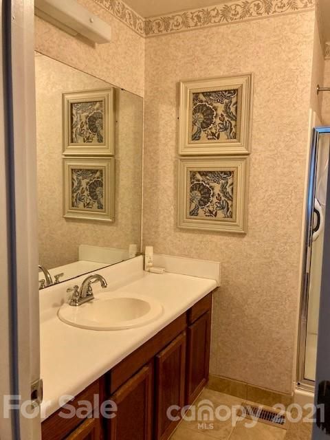 5900 Crape Myrtle Ln, Charlotte, NC 28216