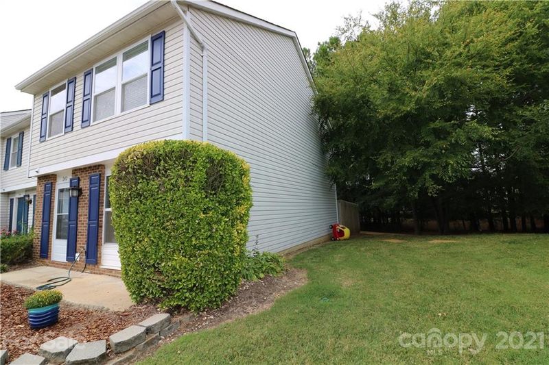 242 Water Oak Dr #End, Pineville, NC 28134