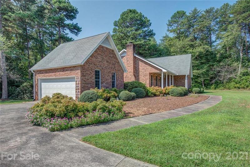 128 Thornburg Rd, Dallas, NC 28034