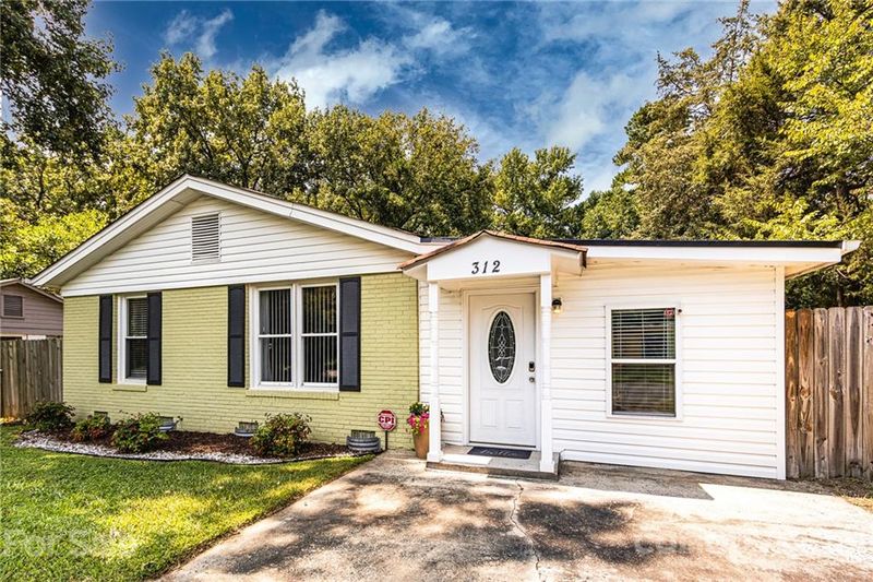 312 Leafmore Dr, Charlotte, NC 28213