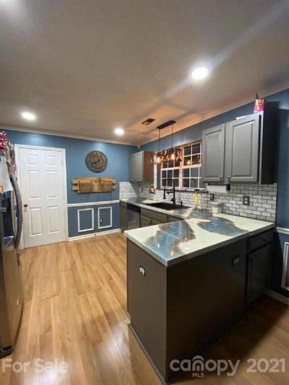 8404 Duckwood Ln, Charlotte, NC 28215