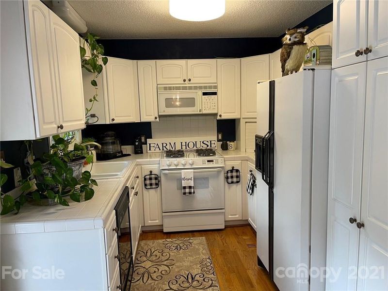 560 Robinhood Rd, Maiden, NC 28650