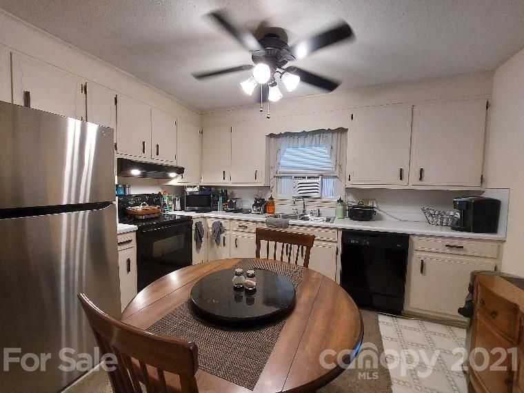 3943 13th Street Cir NE, Hickory, NC 28601