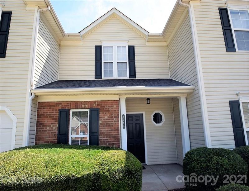 9068 Cinnabay Dr, Charlotte, NC 28216