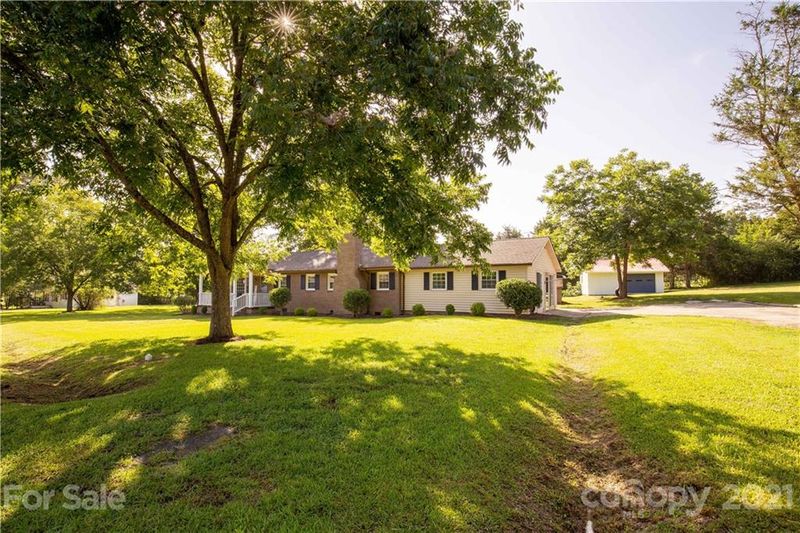 137 Woodside Ln, Lancaster, SC 29720