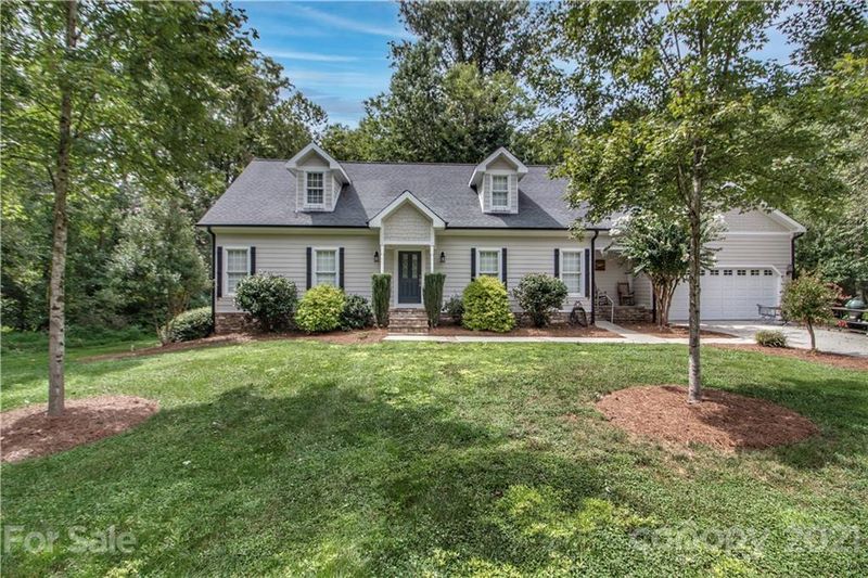 724 Saint Cloud Dr, Statesville, NC 28625