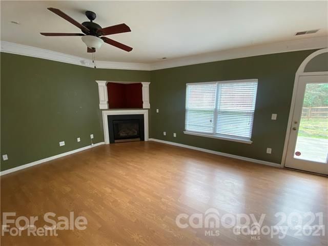 2835 Forest Grove Ct, Charlotte, NC 28269