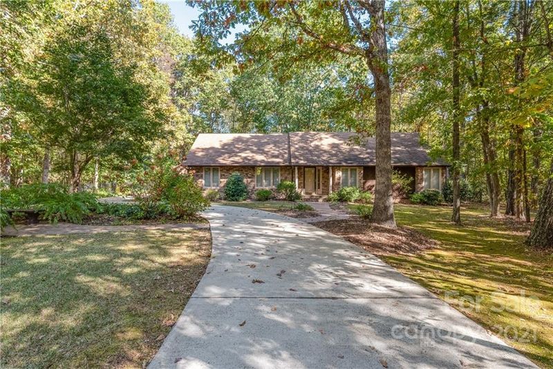 215 Hugh Crocker Rd, Matthews, NC 28104