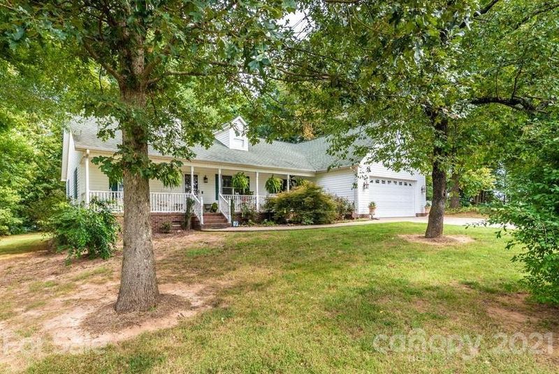 1836 Kathy St, Newton, NC 28658