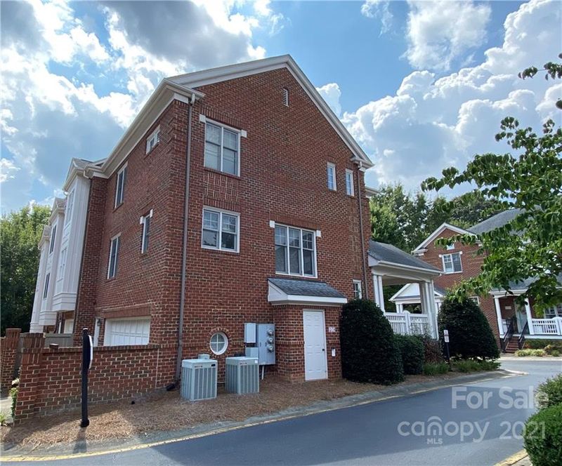 4937 Hill View Dr, Charlotte, NC 28210