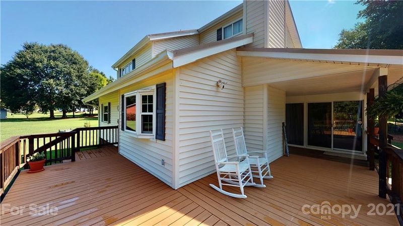 2054 Valley View Ln, Lincolnton, NC 28092