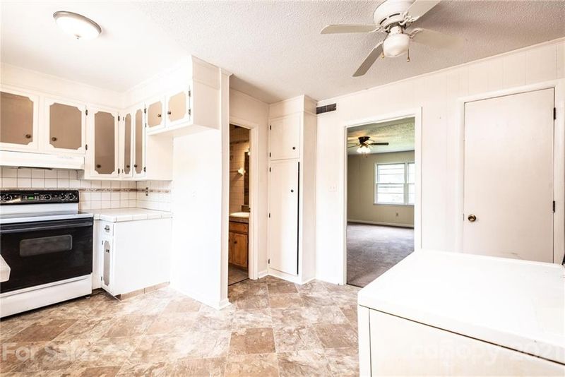 815 E 22nd St, Newton, NC 28658