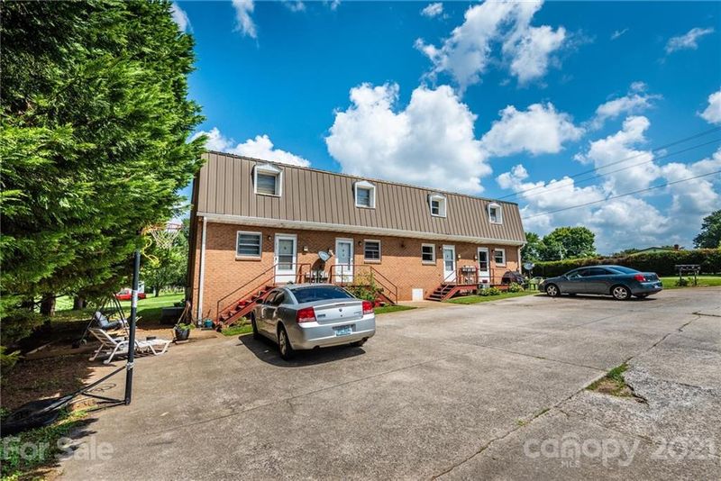 815 E 22nd St, Newton, NC 28658