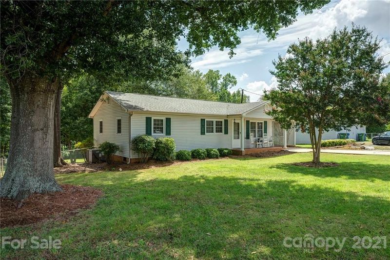 5012 Clearwater Lake Rd, Mount Holly, NC 28120