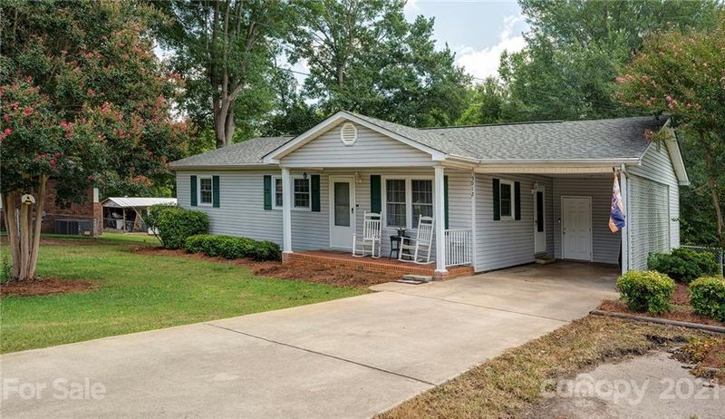 5012 Clearwater Lake Rd, Mount Holly, NC 28120