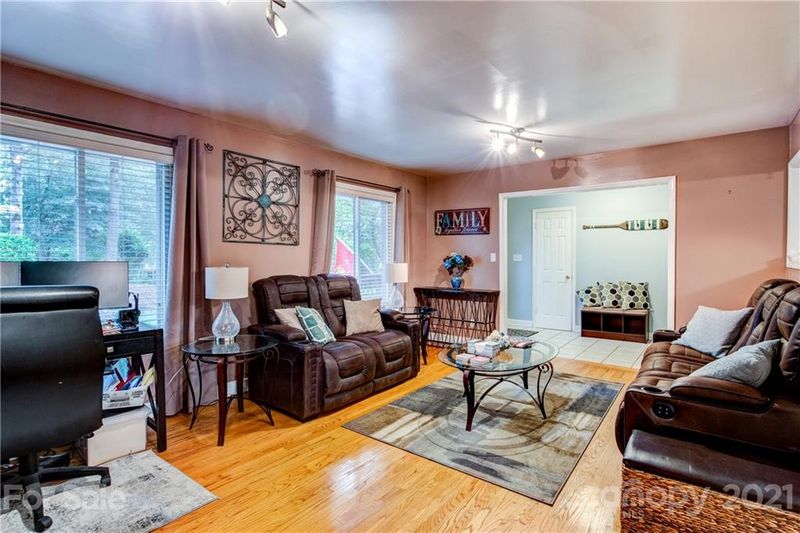 1065 Gauguin Ln, Tega Cay, SC 29708
