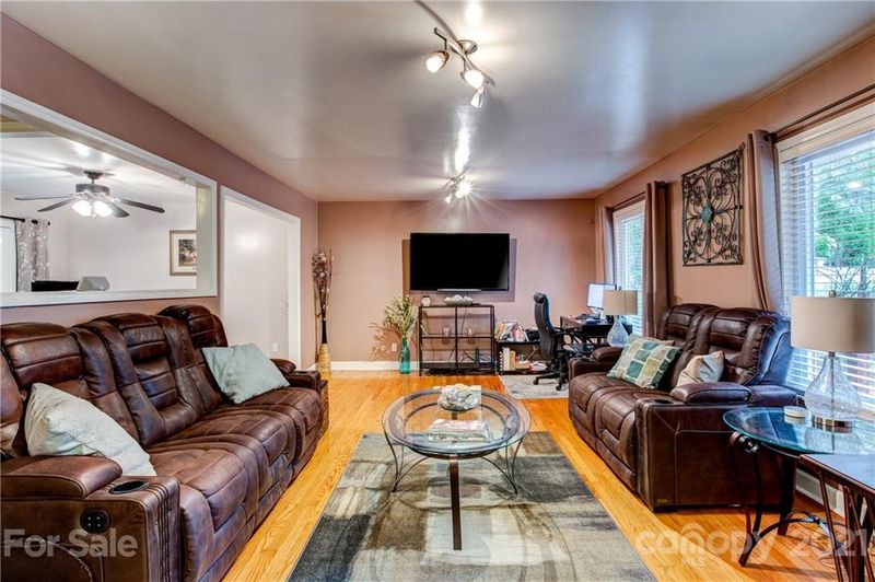1065 Gauguin Ln, Tega Cay, SC 29708