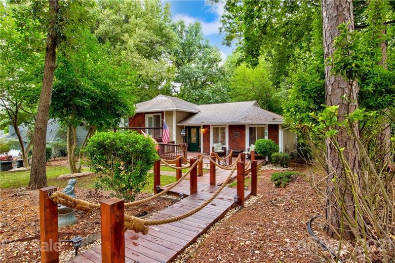 1065 Gauguin Ln, Tega Cay, SC 29708