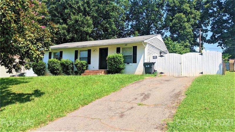 815 Big River Rd, Charlotte, NC 28216