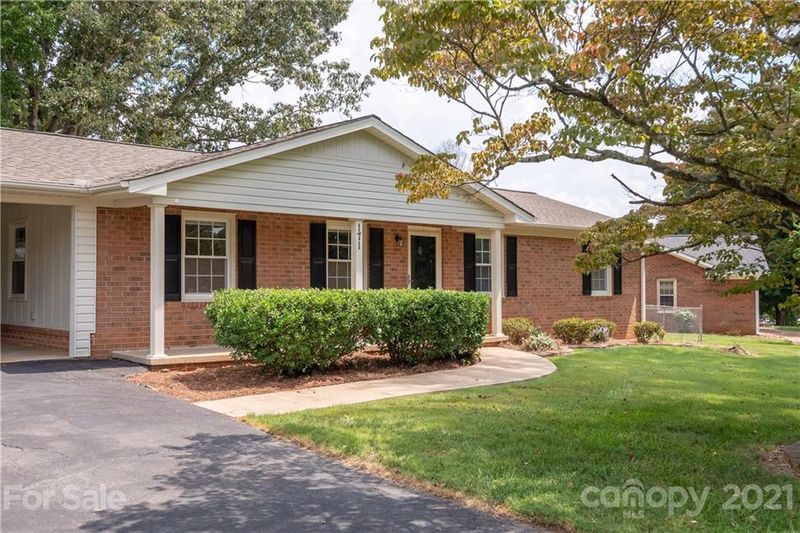 171 E Meadowview Dr, Statesville, NC 28625