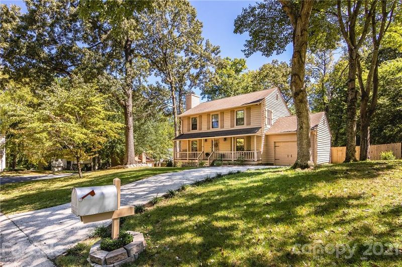 11101 Sundown Ln, Charlotte, NC 28226