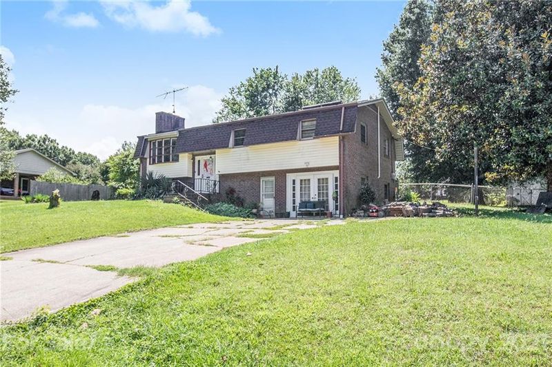 2477 Cedar Valley Dr, Conover, NC 28613