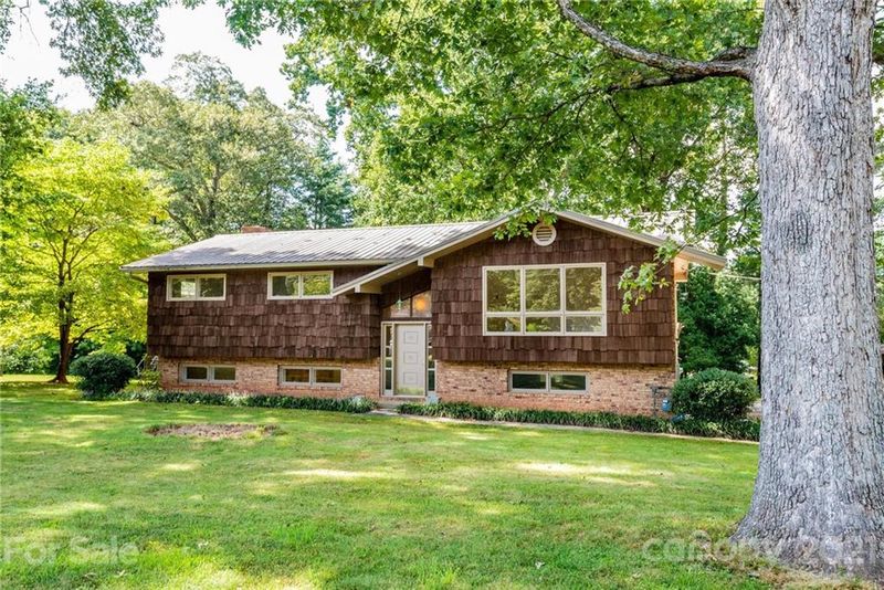 3875 Idlewood Acres Rd, Hickory, NC 28601