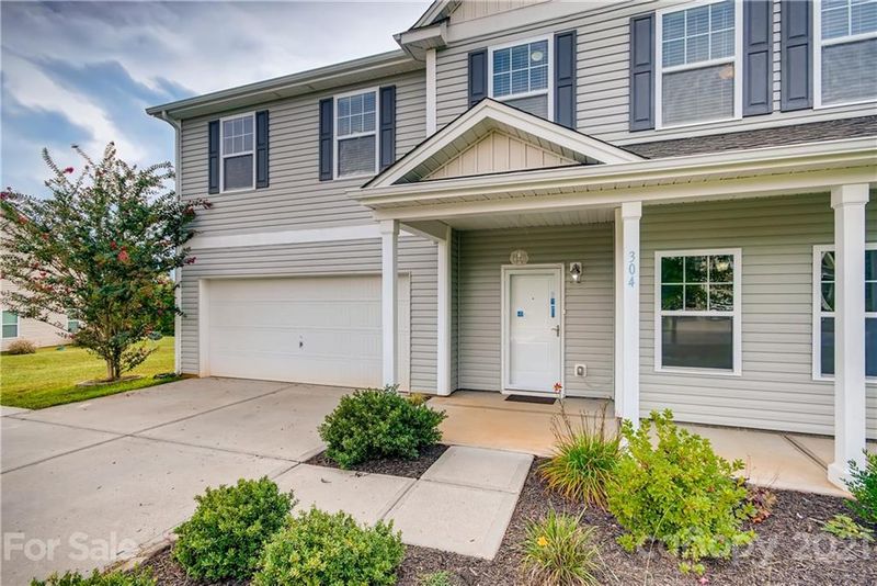 304 Royal Windsor Dr, Midland, NC 28107
