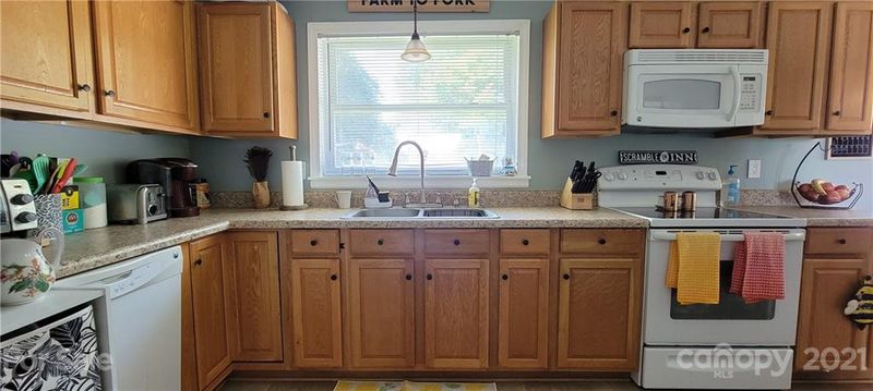 2105 Whitworth Rd, Cherryville, NC 28021