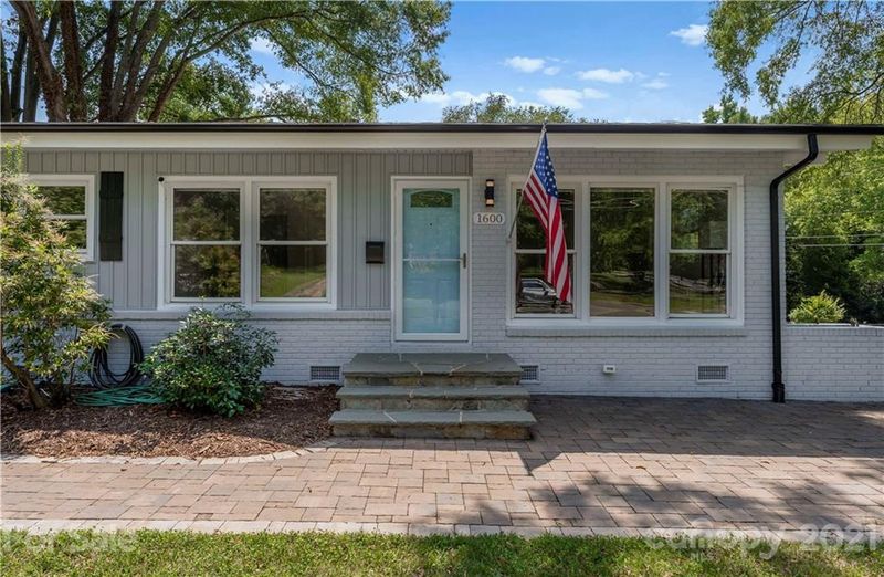 1600 Edgewater Dr, Charlotte, NC 28210
