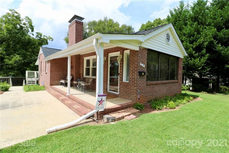 303 Hoffman St N, Dallas, NC 28034
