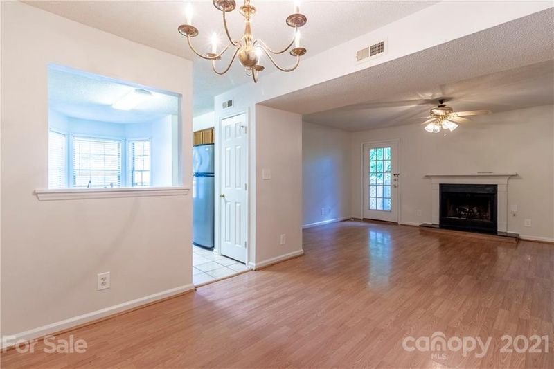 6045 Pinebark Ct, Charlotte, NC 28212