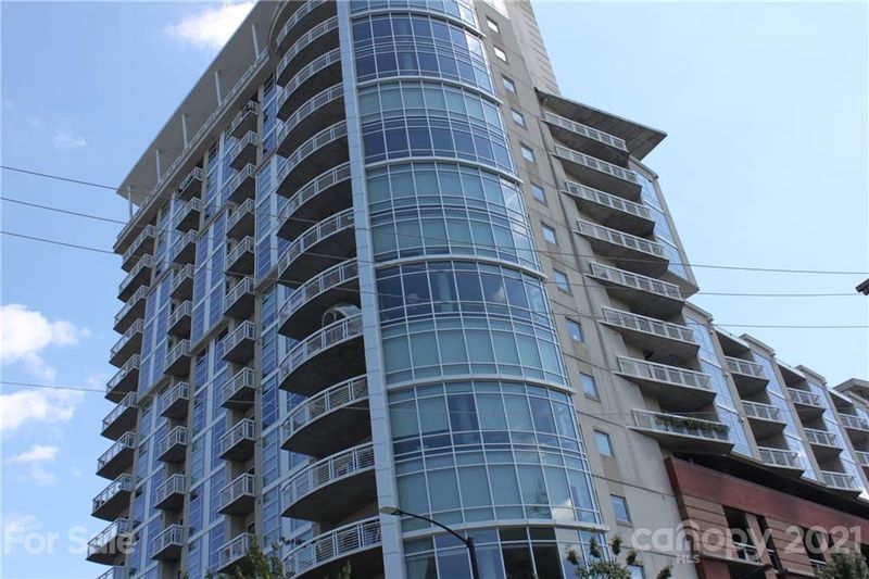 525 6th St E #307, Charlotte, NC 28202