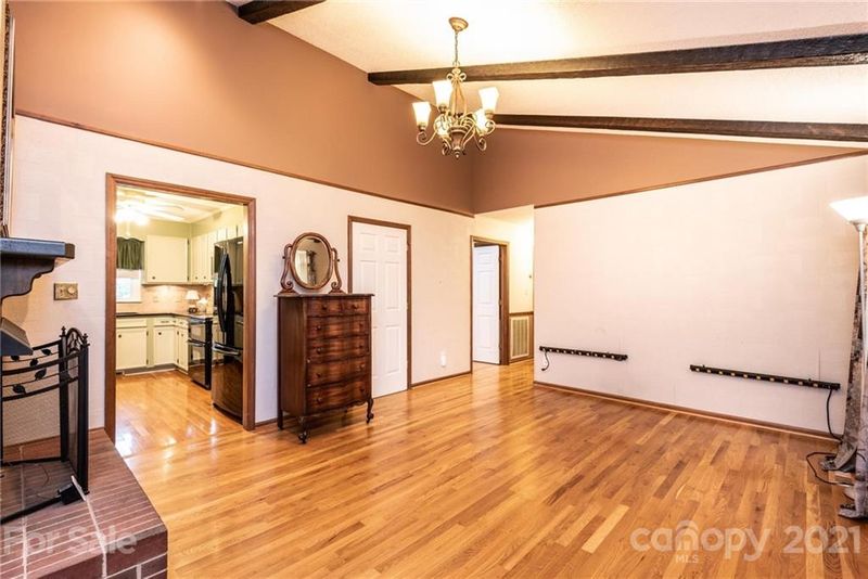 2329 Mountain View Rd, Hickory, NC 28602